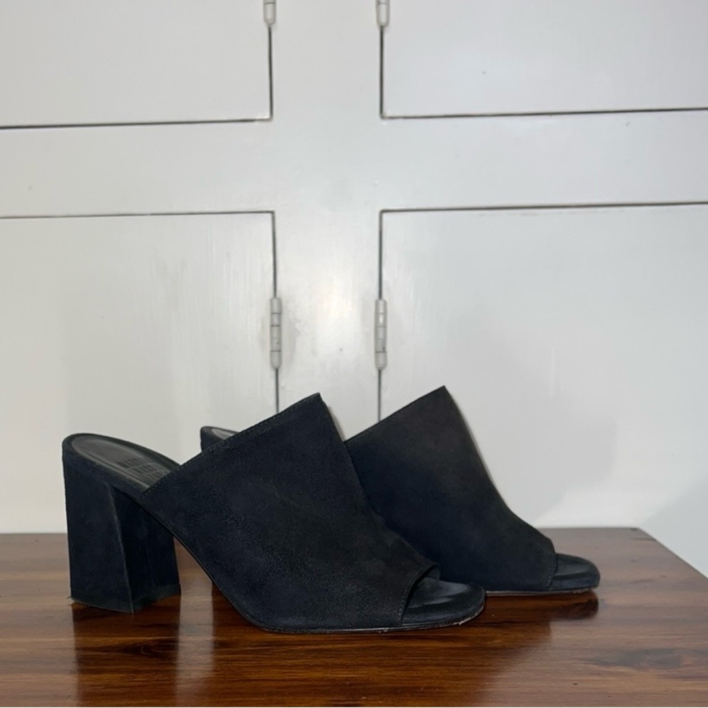 Size 35 (US 5) Maryam Nassir Zadeh black suede open toe mules.